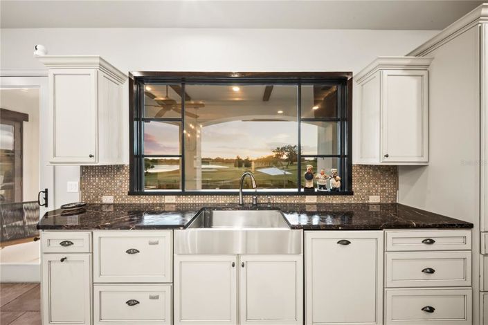 Image No.96-5 Bed Property for sale