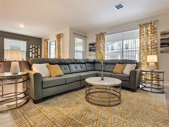 Image No.8-6 Bed Property for sale