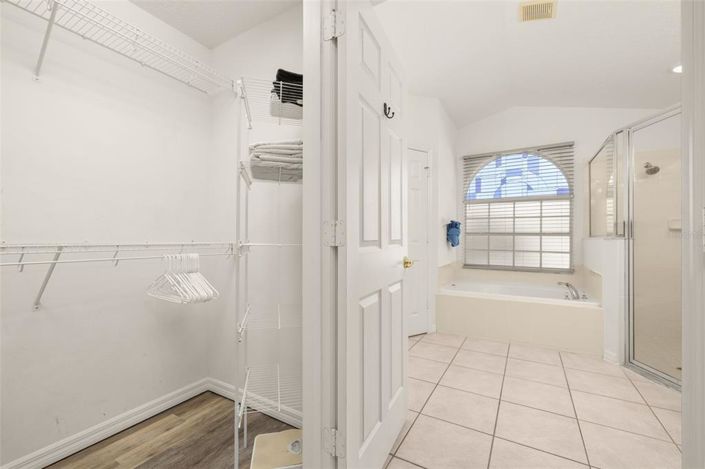 Image No.17-5 Bed Property for sale