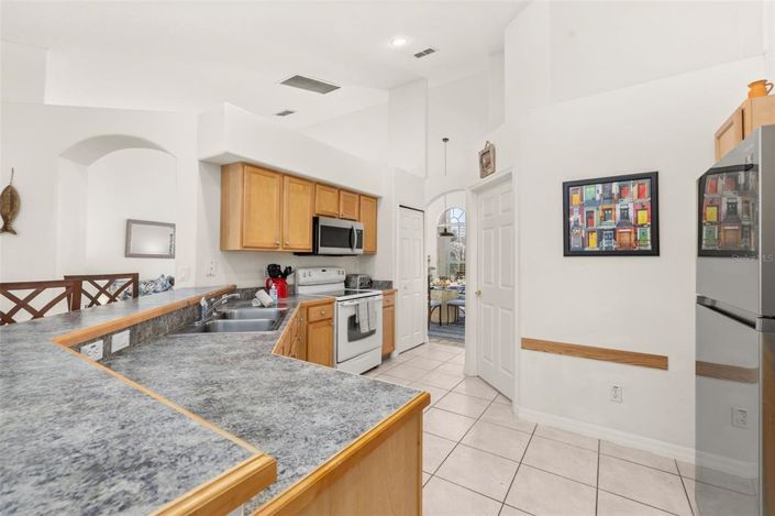 Image No.20-5 Bed Property for sale