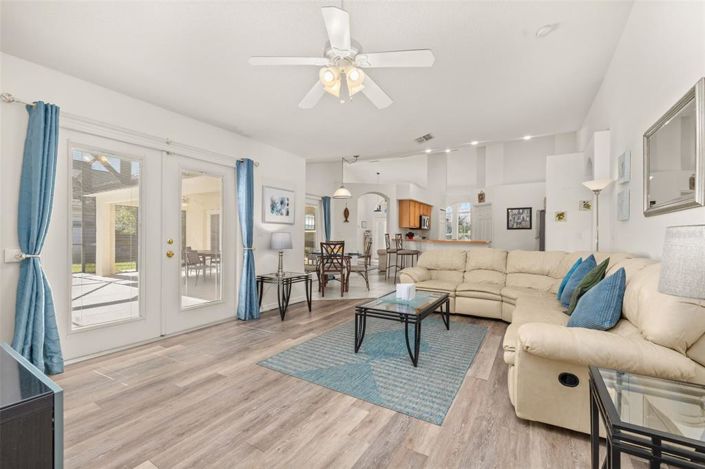 Image No.28-5 Bed Property for sale