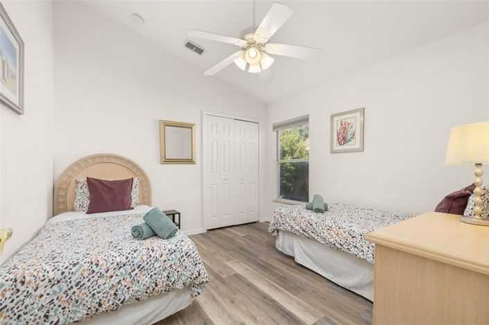 Image No.30-5 Bed Property for sale