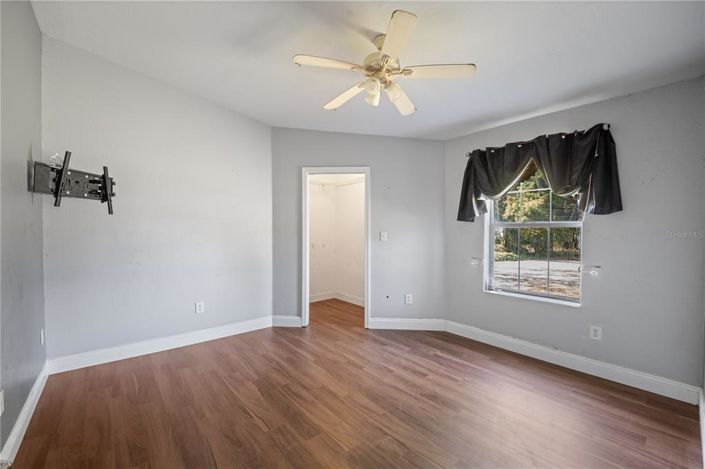 Image No.11-3 Bed Property for sale