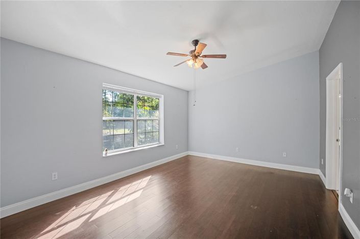 Image No.13-3 Bed Property for sale