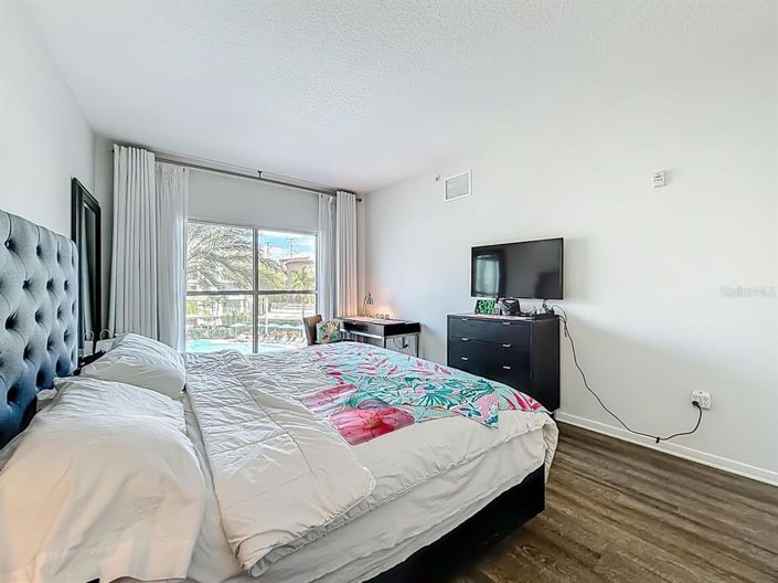 Image No.14-2 Bed Property for sale