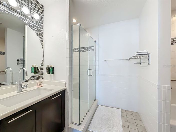 Image No.17-2 Bed Property for sale