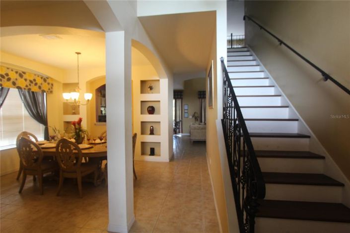 Image No.10-6 Bed Property for sale