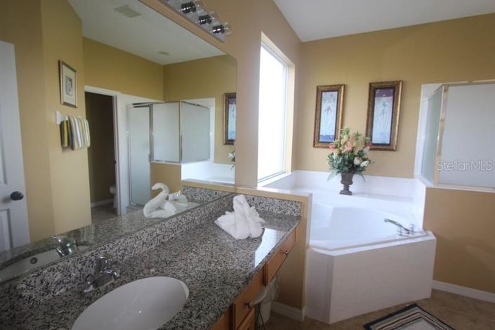 Image No.11-6 Bed Property for sale