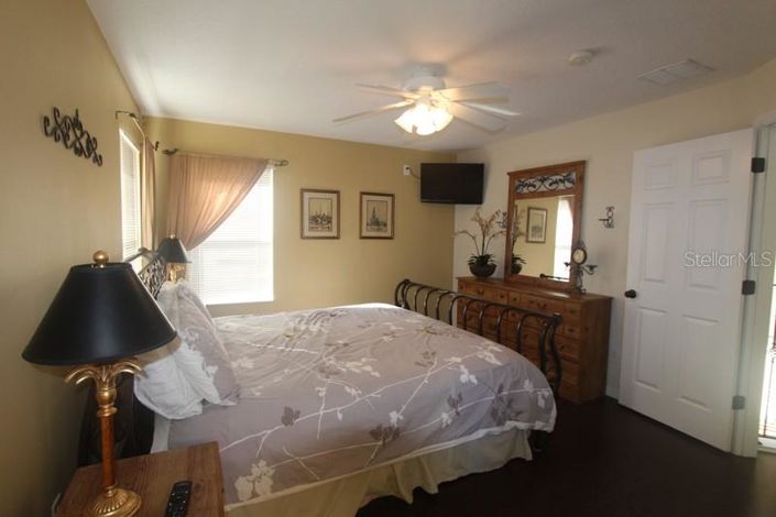 Image No.15-6 Bed Property for sale