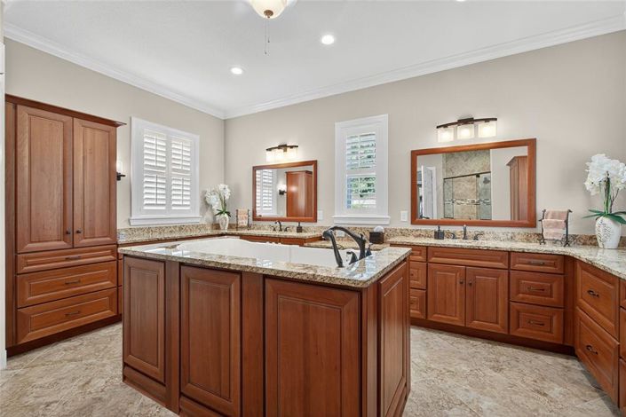 Image No.30-4 Bed Property for sale