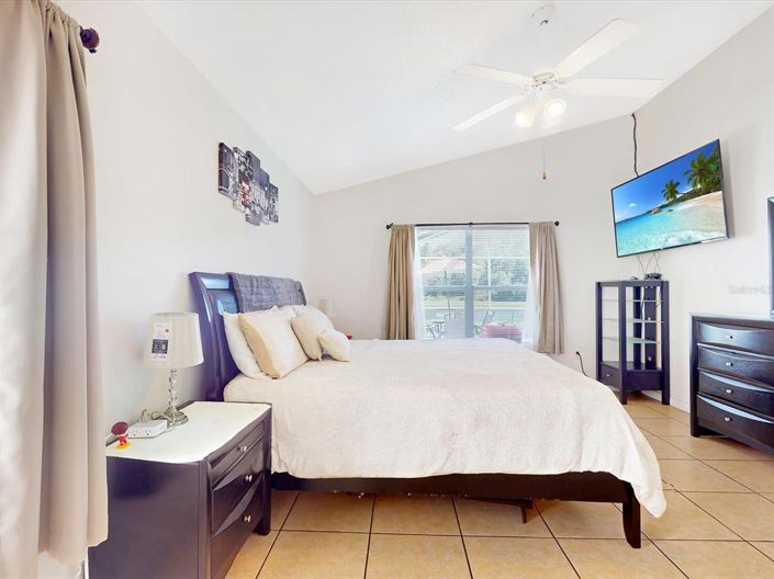 Image No.19-3 Bed Property for sale