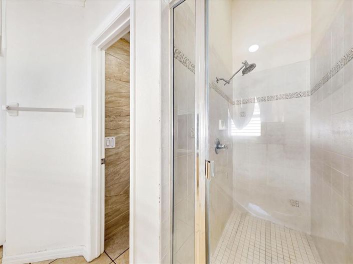 Image No.25-3 Bed Property for sale