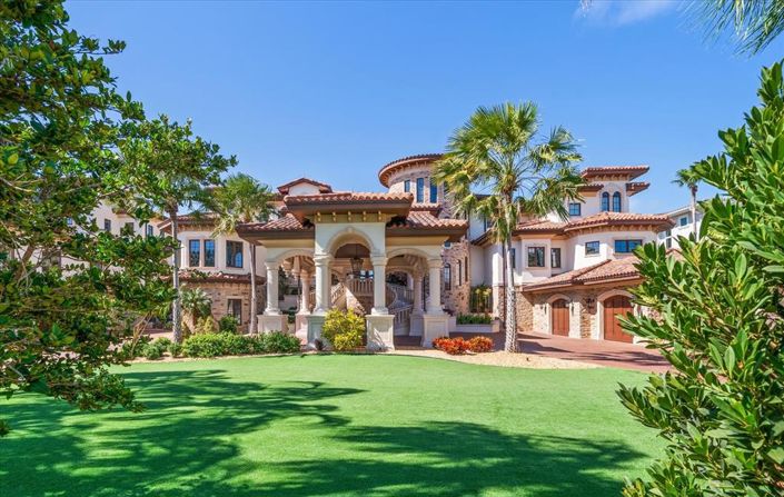 Image No.13-10 Bed Property for sale