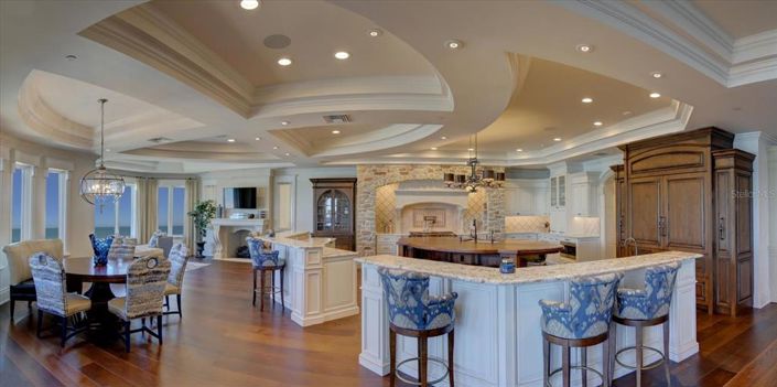 Image No.19-10 Bed Property for sale