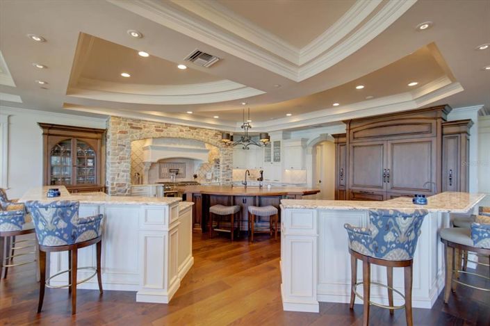 Image No.20-10 Bed Property for sale