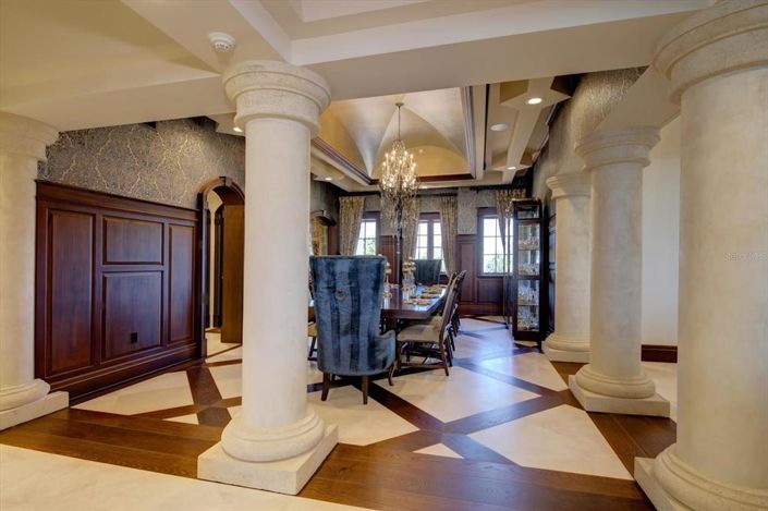 Image No.25-10 Bed Property for sale