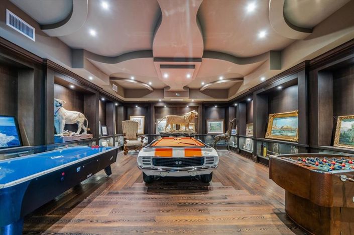 Image No.32-10 Bed Property for sale