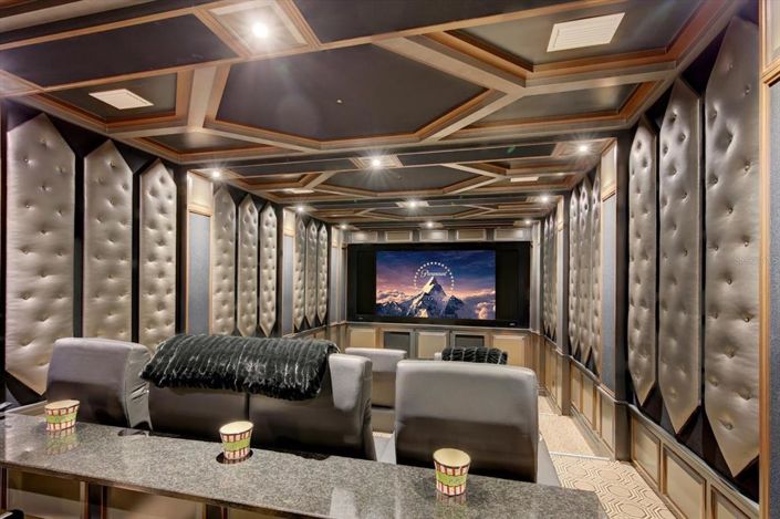 Image No.33-10 Bed Property for sale