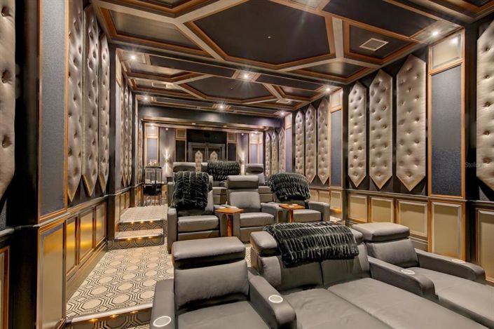 Image No.34-10 Bed Property for sale