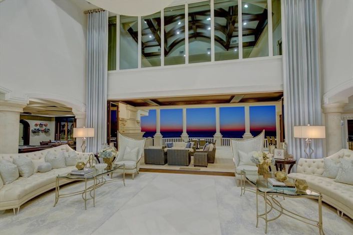 Image No.36-10 Bed Property for sale