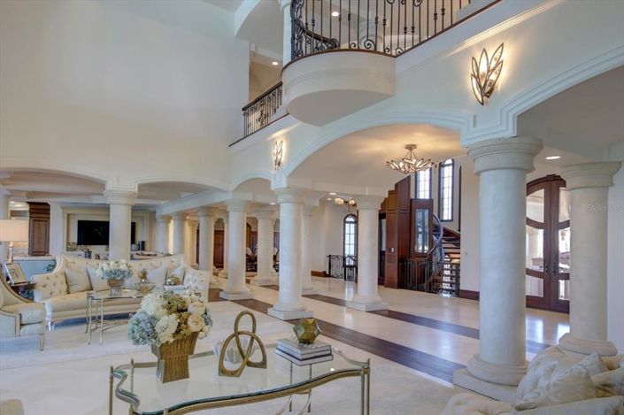 Image No.38-10 Bed Property for sale