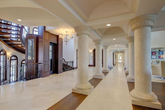 Image No.41-10 Bed Property for sale