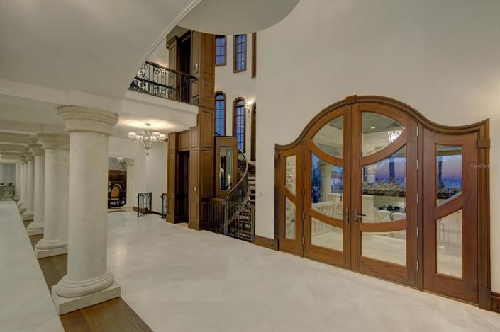 Image No.42-10 Bed Property for sale