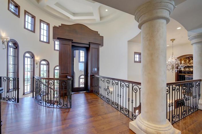 Image No.44-10 Bed Property for sale