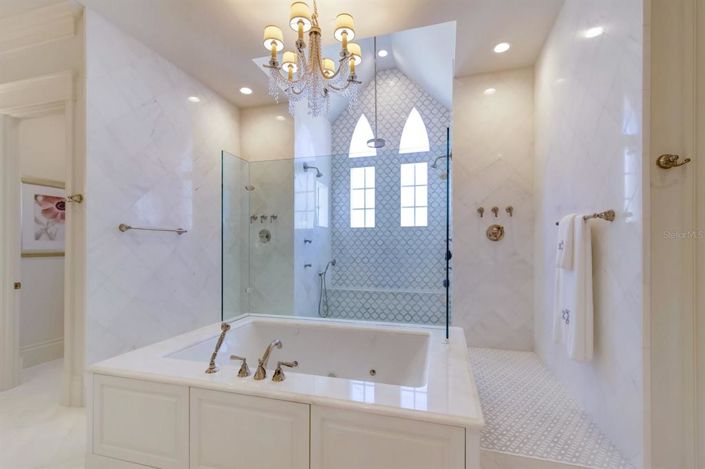 Image No.49-10 Bed Property for sale