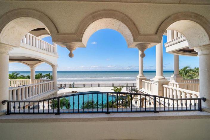 Image No.54-10 Bed Property for sale