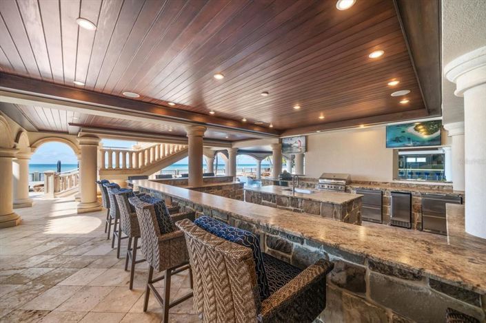 Image No.62-10 Bed Property for sale