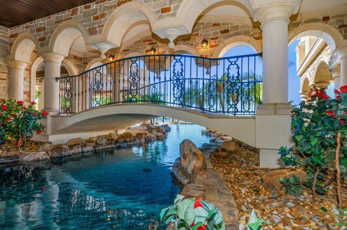 Image No.63-10 Bed Property for sale