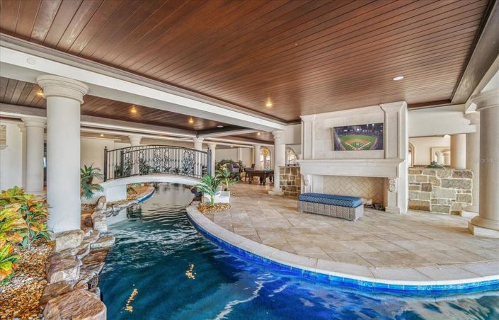 Image No.64-10 Bed Property for sale