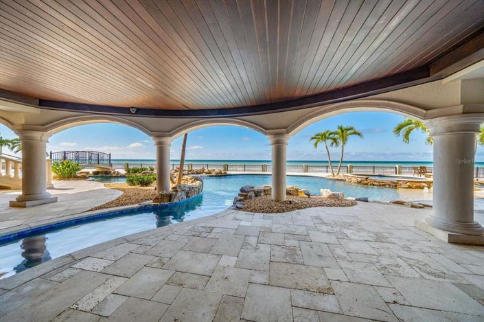 Image No.65-10 Bed Property for sale