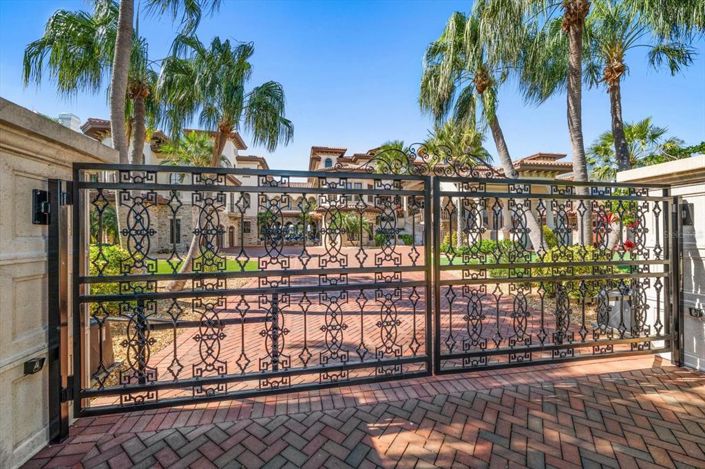 Image No.7-10 Bed Property for sale