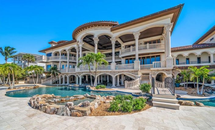 Image No.73-10 Bed Property for sale