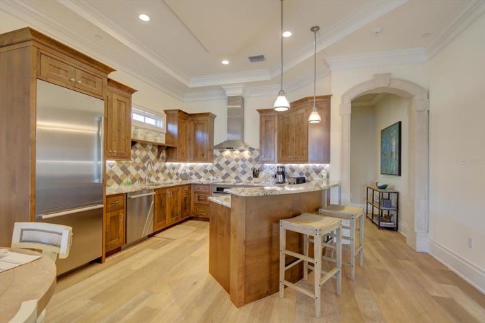 Image No.75-10 Bed Property for sale