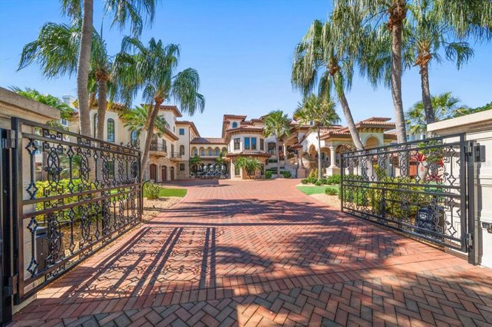 Image No.8-10 Bed Property for sale