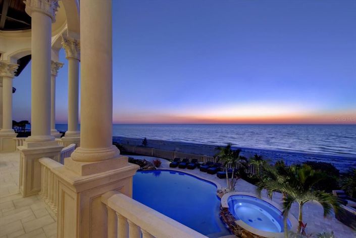 Image No.83-10 Bed Property for sale