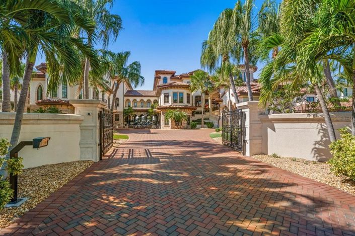 Image No.9-10 Bed Property for sale