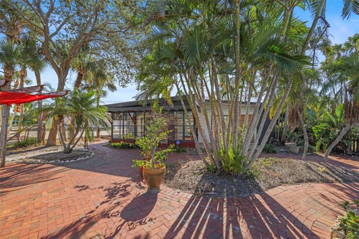 Image No.11-2 Bed Property for sale