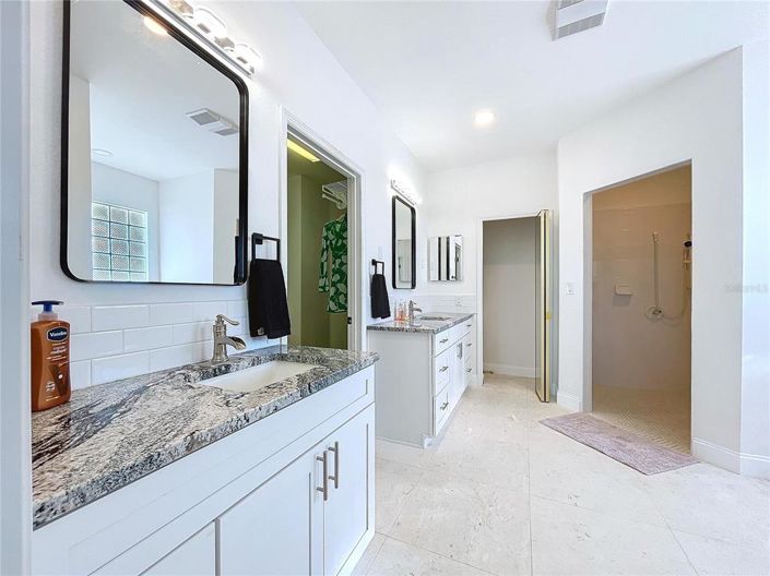 Image No.10-4 Bed Property for sale