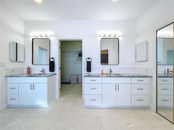 Image No.11-4 Bed Property for sale