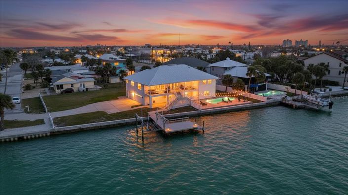 Image No.2-4 Bed Property for sale