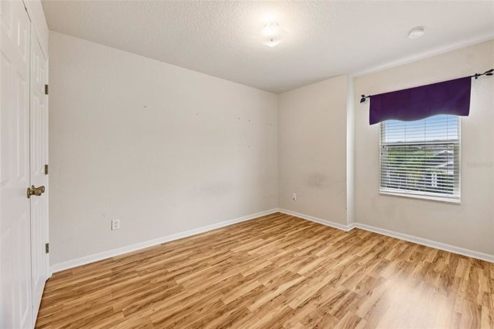 Image No.24-6 Bed Property for sale