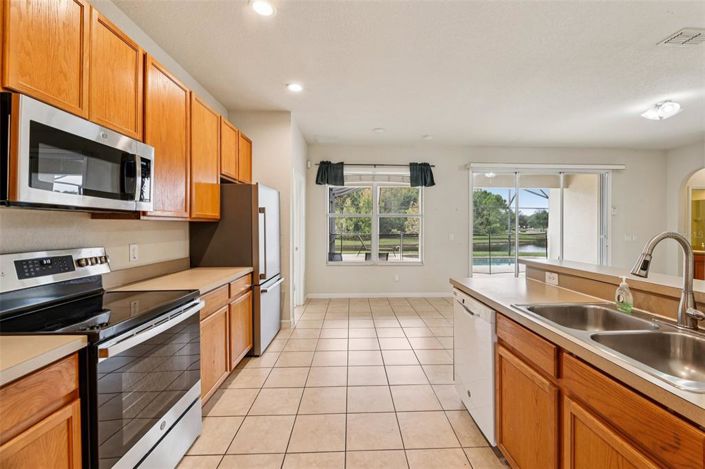 Image No.4-6 Bed Property for sale