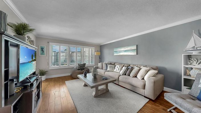 Image No.10-2 Bed Property for sale