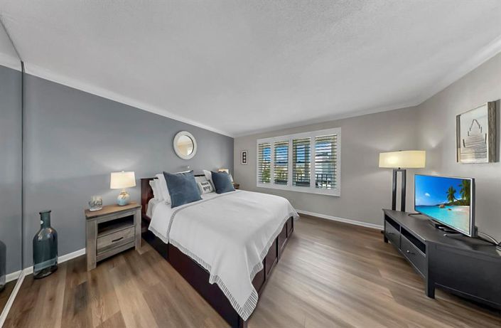 Image No.17-2 Bed Property for sale