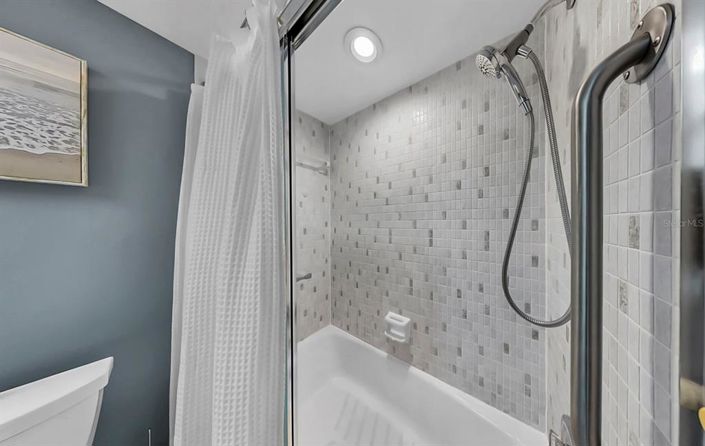 Image No.25-2 Bed Property for sale