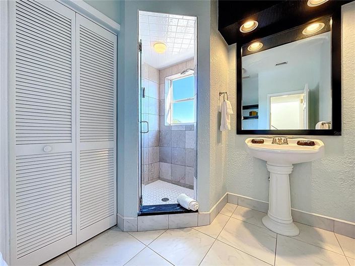 Image No.25-3 Bed Property for sale